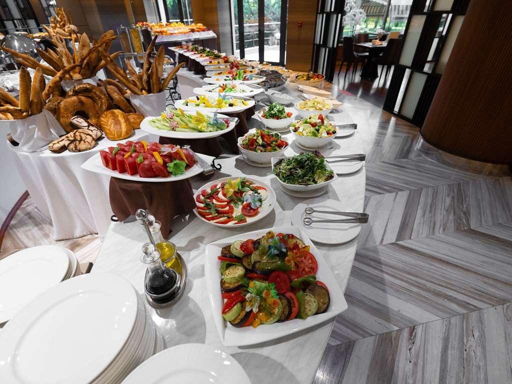 Moevenpick Hotel Tasjkent Restaurant foto