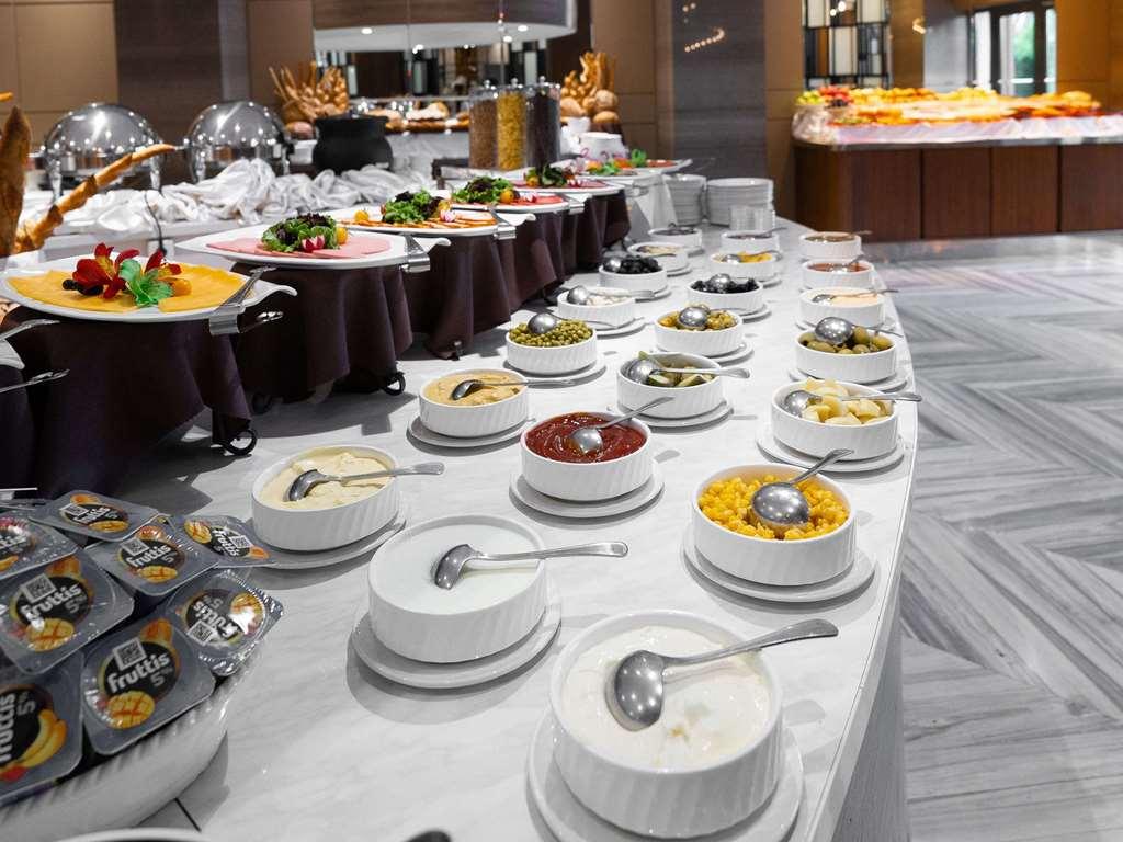 Moevenpick Hotel Tasjkent Restaurant foto