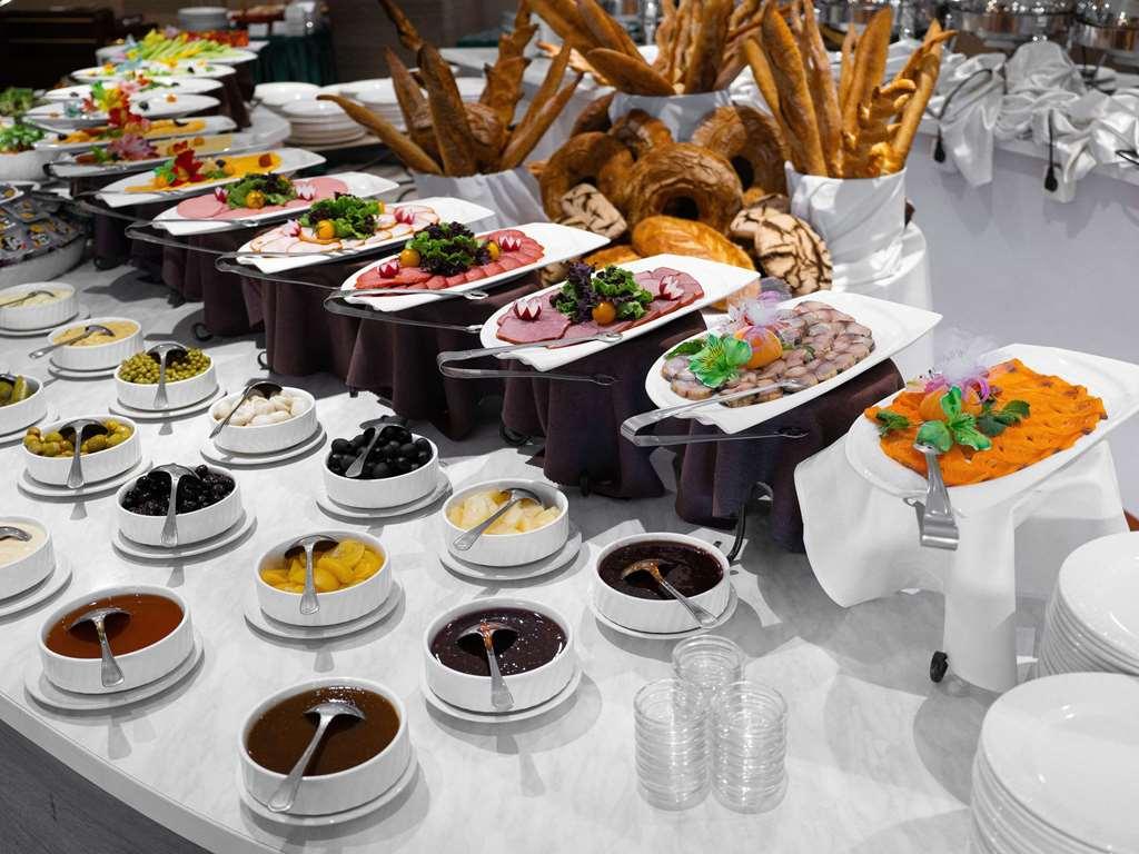 Moevenpick Hotel Tasjkent Restaurant foto
