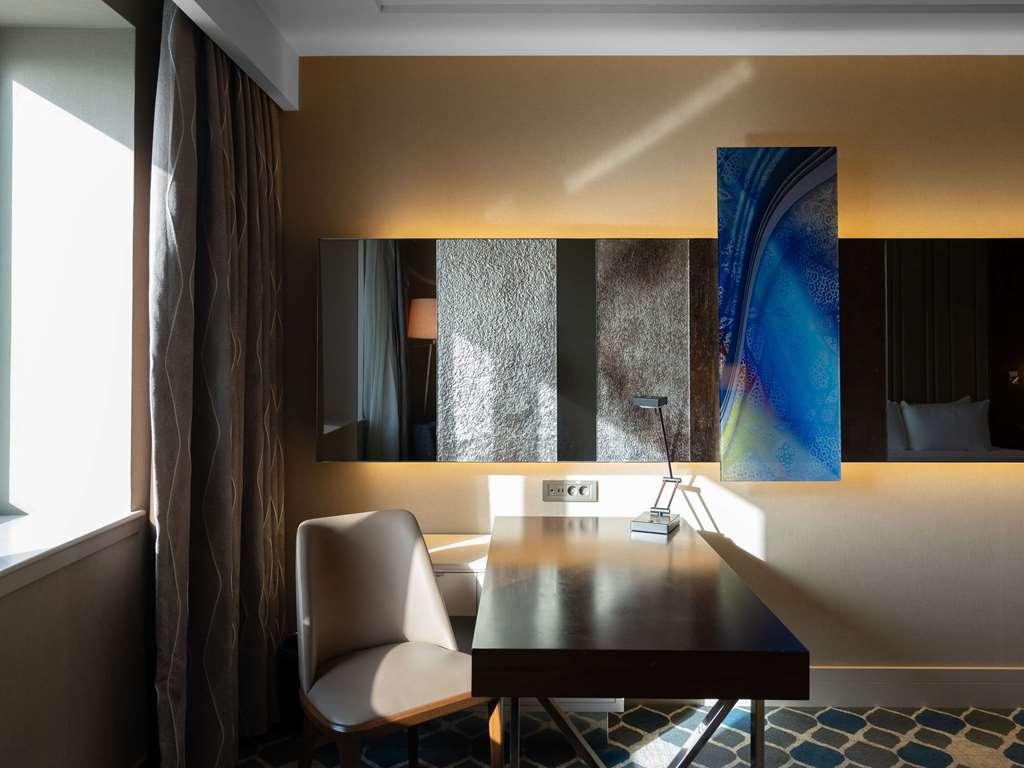 Moevenpick Hotel Tasjkent Kamer foto