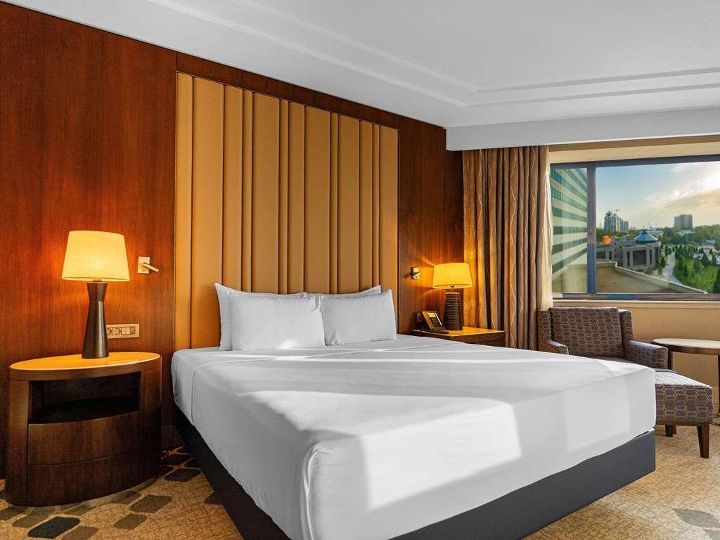 Moevenpick Hotel Tasjkent Kamer foto