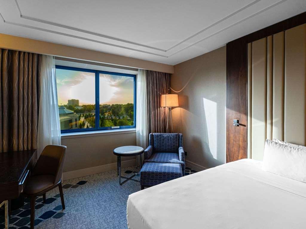 Moevenpick Hotel Tasjkent Kamer foto