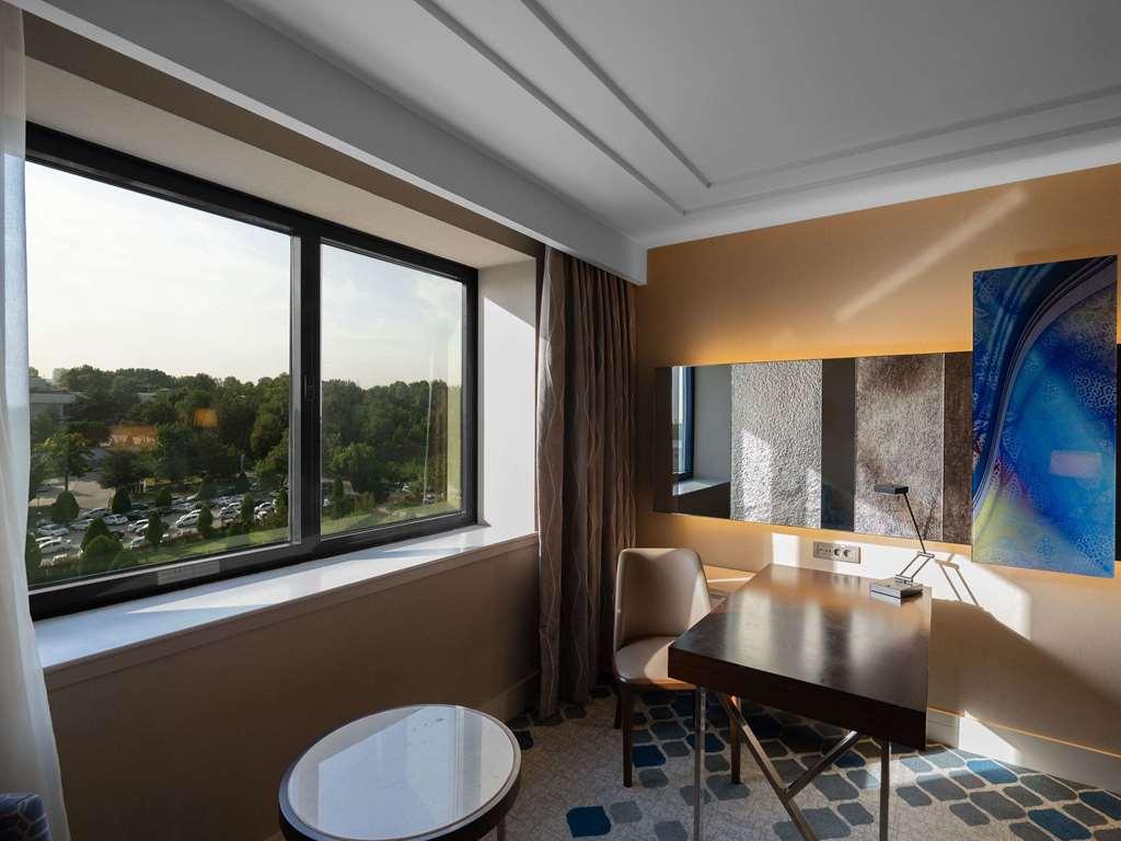 Moevenpick Hotel Tasjkent Kamer foto